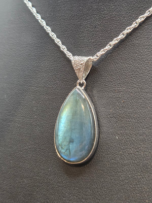 Flashy Labradorite