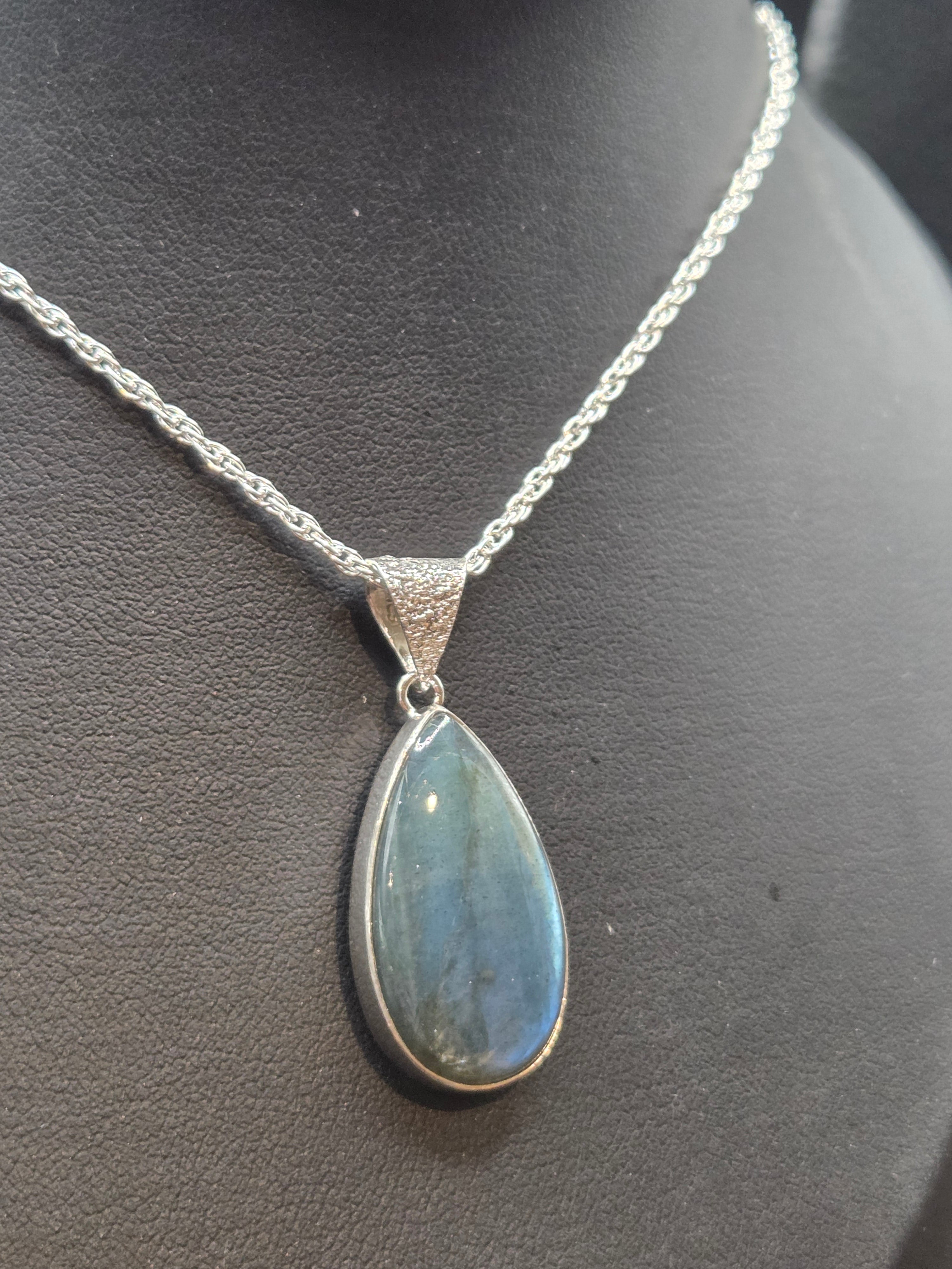 Flashy Labradorite