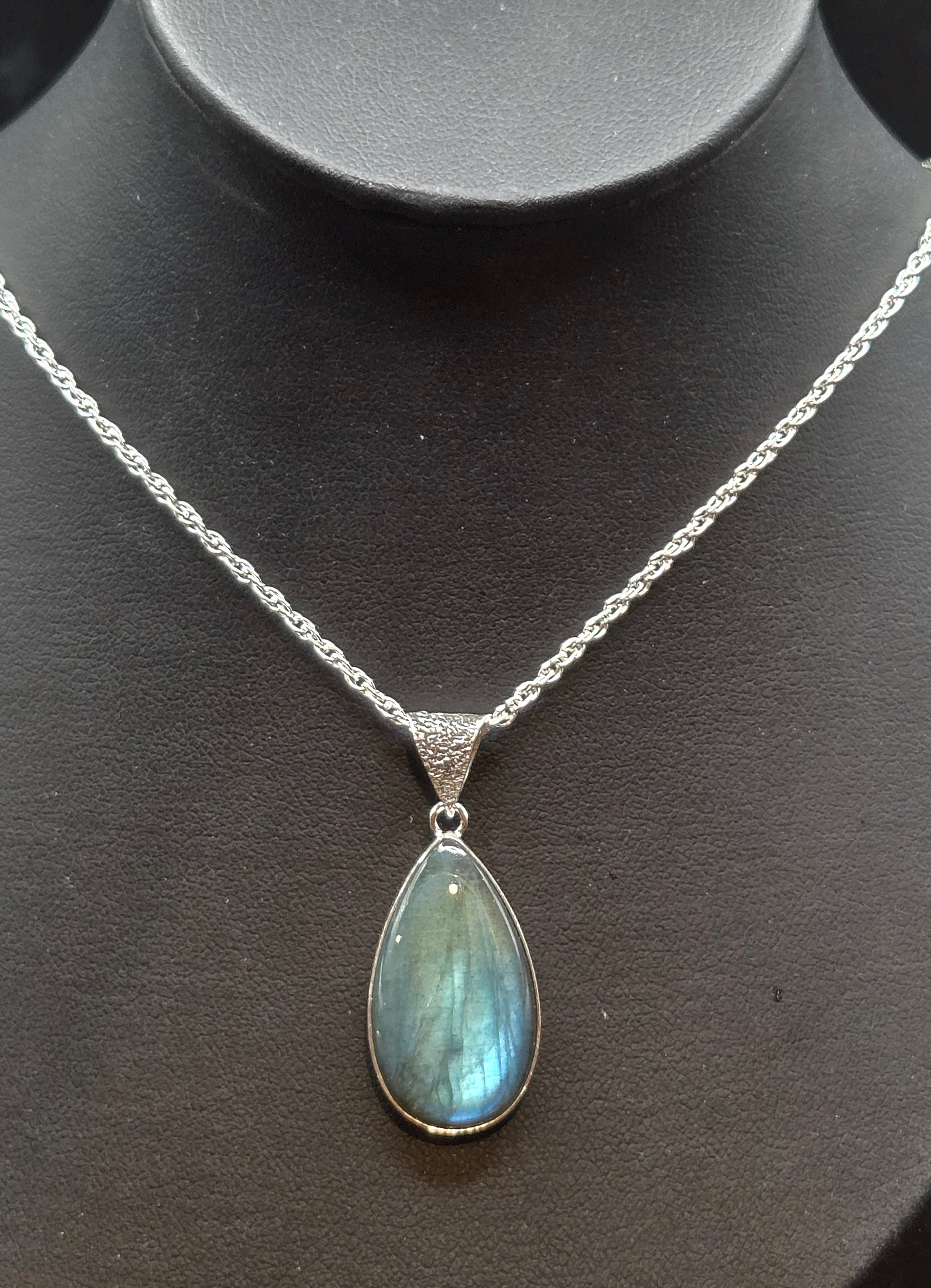 Flashy Labradorite