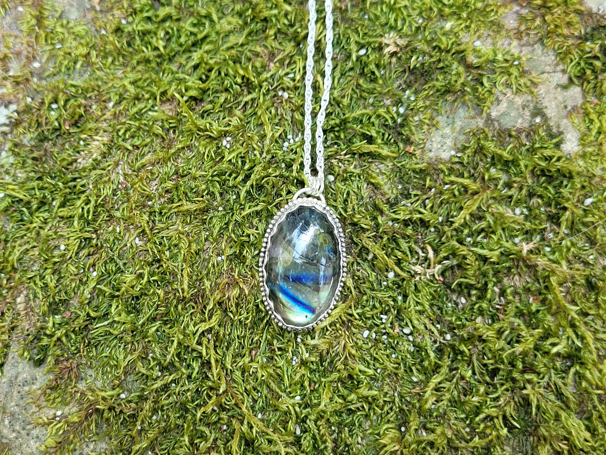 Flashy Labradorite