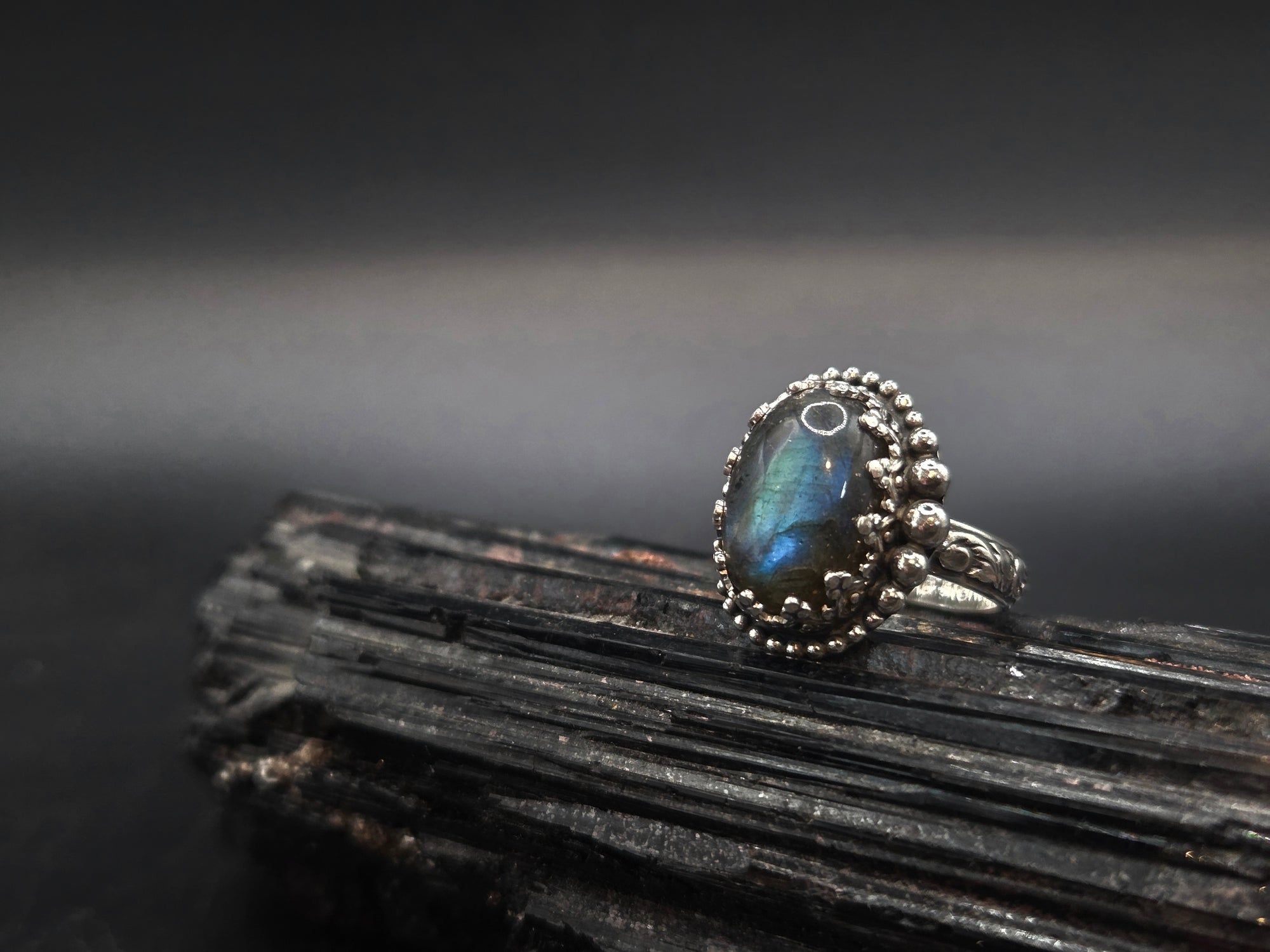 Flashy Labradorite