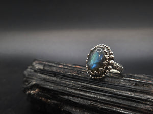 Flashy Labradorite