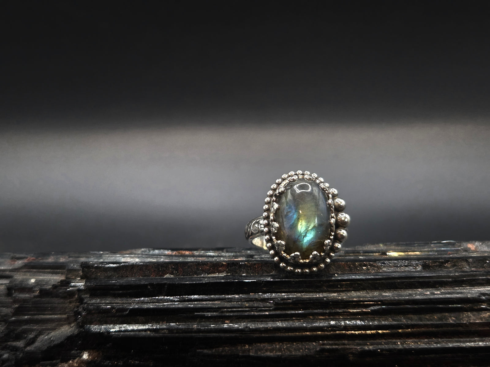 Flashy Labradorite