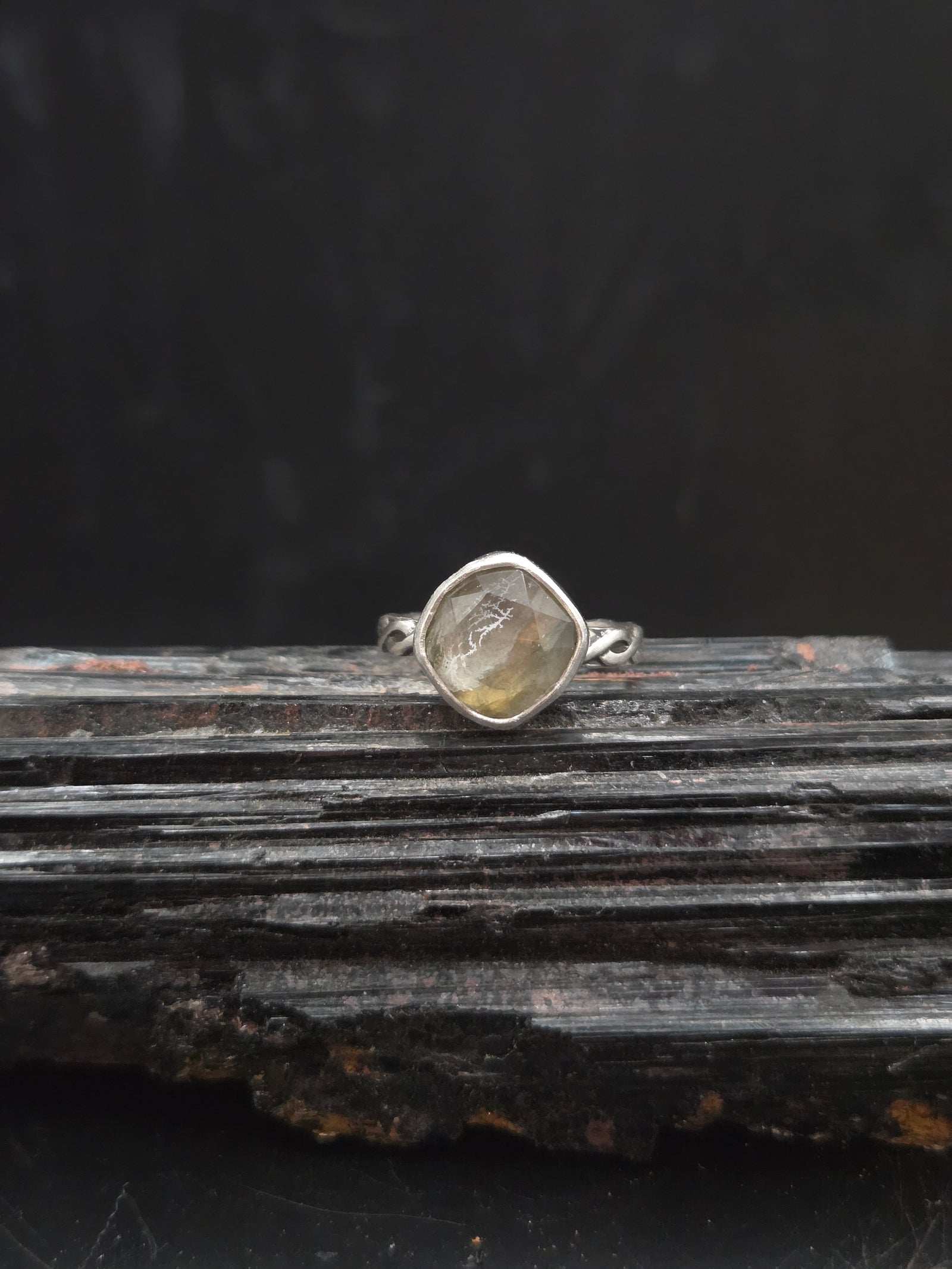 Labradorite W Quartz Topper