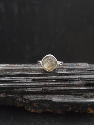 Labradorite W Quartz Topper