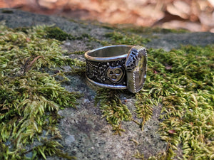 Coffin, Skulls and Quartz