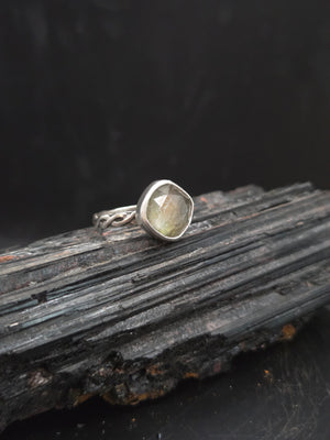 Labradorite W Quartz Topper